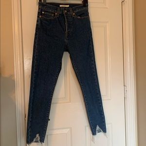 LEVI’S - WEDGIE SKINNY- SZ 27 distressed hem